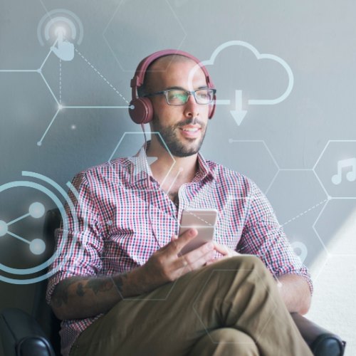 man-wearing-headphone